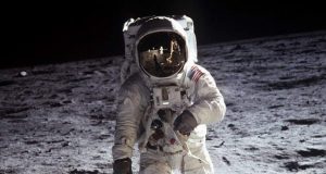 سفر انسان به ماه