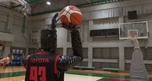 ربات بسکتبالیست