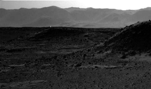 مریخ نورد کنجکاوی نور مرموزی را در مریخ رصد کرد 1