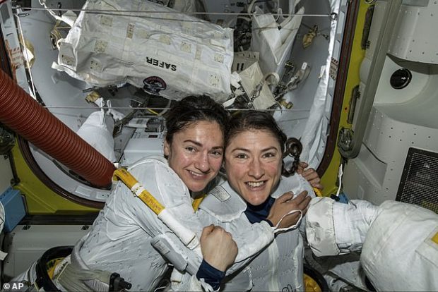 فضانورد زن