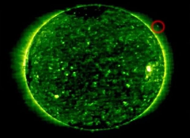 رویت یوفوهای عظیم در اطراف خورشید توسط تلسکوپ ناسا + ویدیو