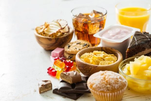 غذاهای پر شکر مغز ما را به سمت چاق شدن سوق می‌دهند!