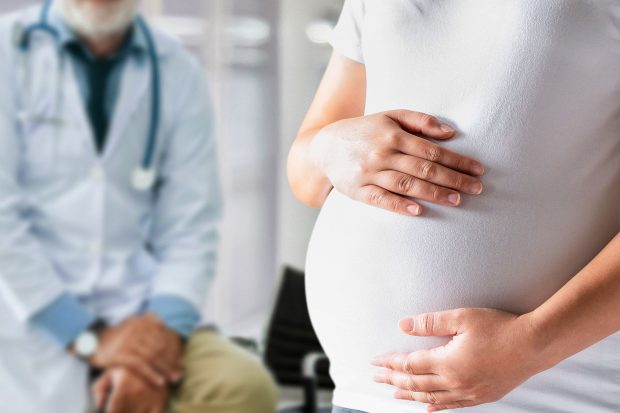انتقال بیماری کرونا از مادر به جنین امکان‌پذیر است (بررسی سردبیر)