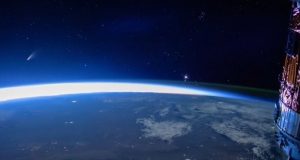 ویدیو خیره کننده تایم لپس دنباله دار نئووایز از دید فضانوردان ناسا