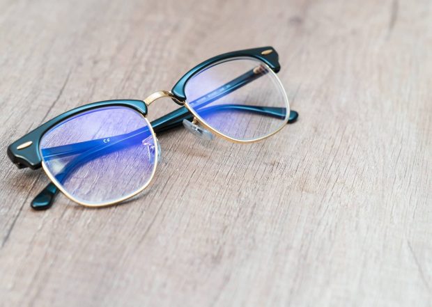 عینک محافظ نور آبی خواب ما را بهتر نمی‌کند