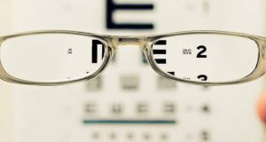 آیا استفاده از عینک جلوی ابتلا به کووید 19 را می‌گیرد؟
