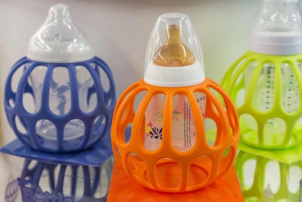 نوزادان روزانه یک میلیون‌ ذرات میکرو پلاستیک را از درون بطری شیر می‌خورند