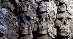 کشف بقایای ترسناک بیش از 100 قربانی در برج جمجمه های قوم آزتک