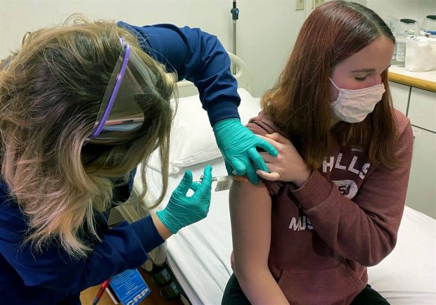 اخبار خوشحال کننده FDA پس از بررسی رسمی واکسن کرونا فایزر
