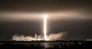 بقایای موشک فالکون 9 اسپیس ایکس آسمان آمریکا را نورانی کرد