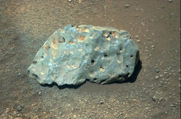 کاوشگر استقامت ناسا یک سنگ مریخی عجیب را پیدا کرده است