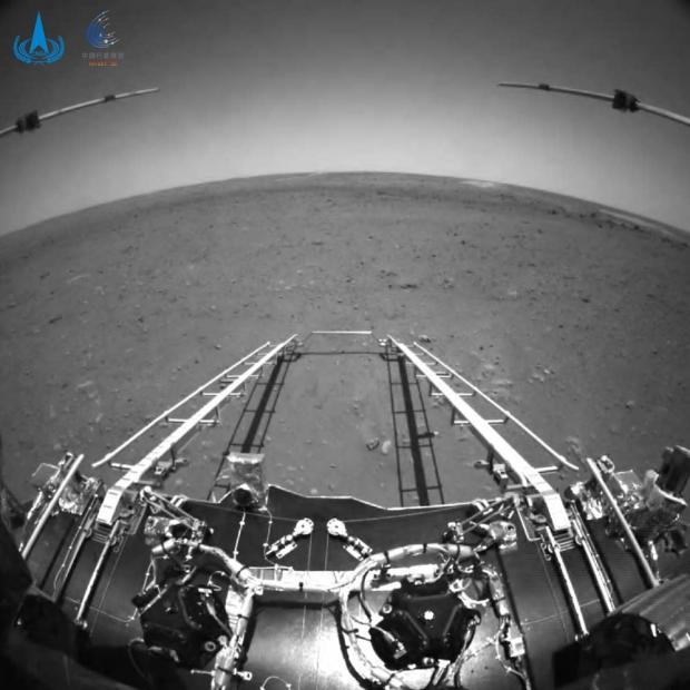 اولین عکس مریخ نورد تیانون 1 چین به زمین مخابره شد