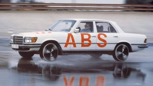 مرسدس بنز کلاس اس W116 اولین خودروی مجهز به ترمز ABS