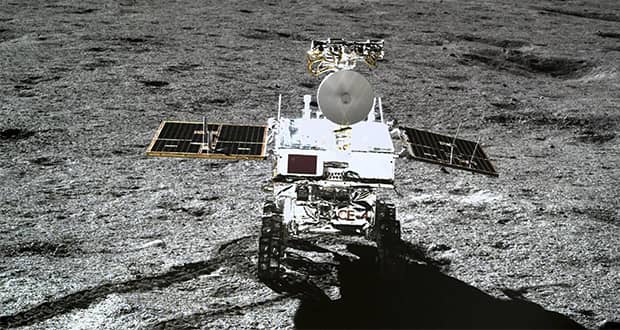 ماهنورد چینی در نیمه تاریک ماه