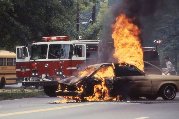 آتش سوزی خودرو فورد پینتو