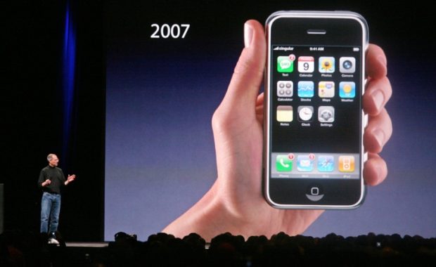 آیفون اپل 15 سال پیش دنیا را تغییر داد