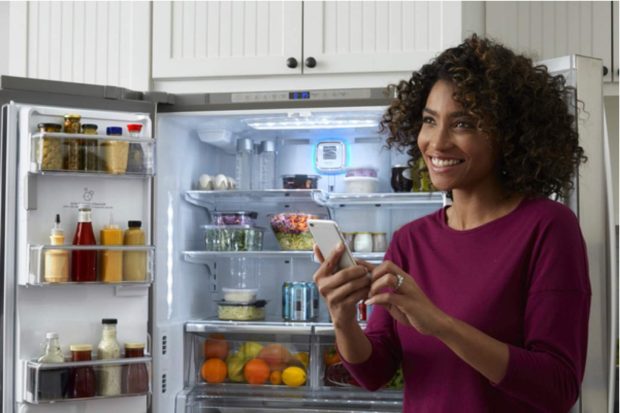 6 مورد از مزایا و معایب خرید یخچال هوشمند