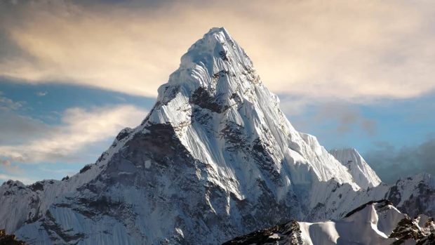 بلندترین کوه منظومه شمسی /کوه اورست