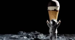 فضانورد و بستنی