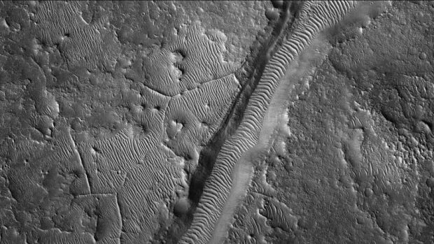 دهانه های اسرارآمیز مریخ