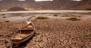 کاهش سطح آب و خشکسالی