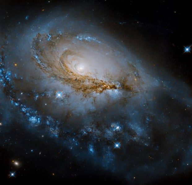 تلسکوپ هابل کهکشان مارپیچی