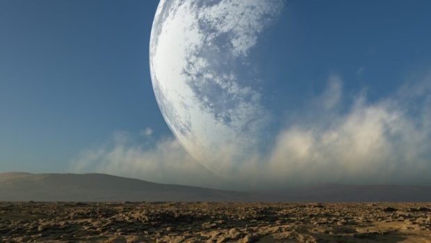 ماه با زمین برخورد می کند