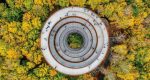 پیاده‌رو مرتفع ۴۵ متری در وسط جنگل کمپ ماجراجویی دانمارک - برترین تصاویر نشنال جئوگرافیک سال ۲۰۲۲
