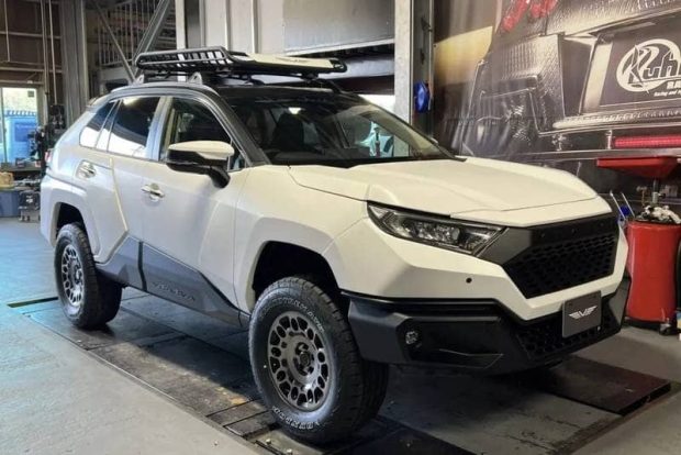 کراس اور Toyota RAV4 VARVAR نمایشگاه توکیو