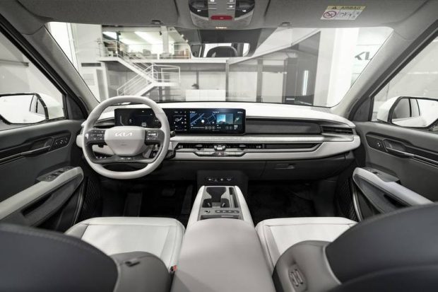 خودرو شاسی بلند برقی کیا EV9 مدل 2024