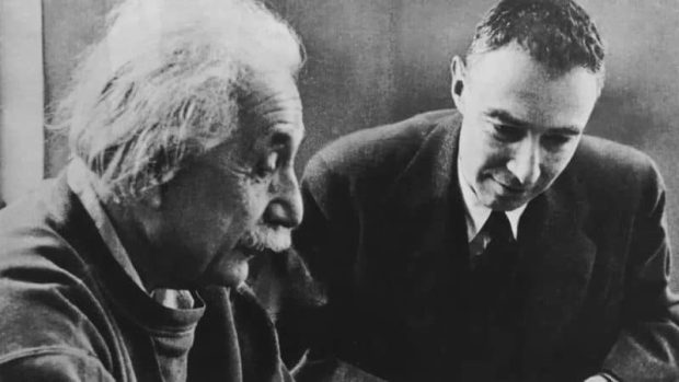 چرا اینشتین عضو تیم سازنده نخستین بمب اتمی نبود؟