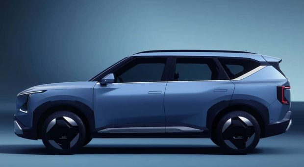 نمای کناری شاسی بلند الکتریکی کیا EV5 مدل 2025