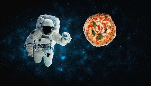 عجیب ترین چیزهای پرتاب شده به فضا - پیتزا