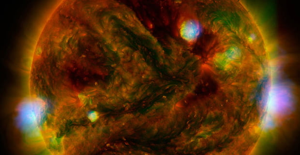 عکس خورشید واقعی در آسمان