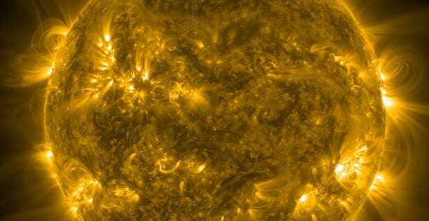 عکس خورشید واقعی در آسمان