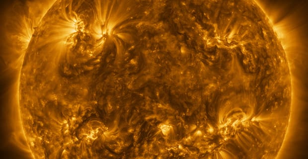 عکس خورشید واقعی در آسمان