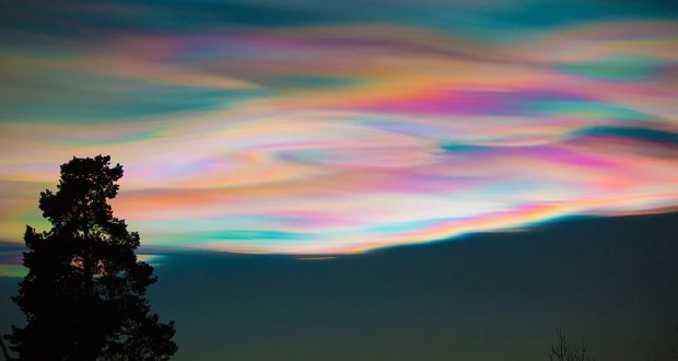 ابرهای رنگین کمانی قطب شمال