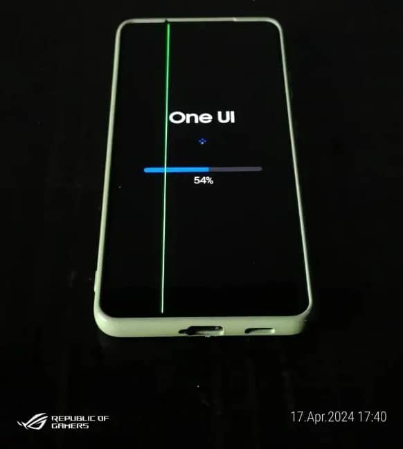 علت بروز خط سبز رنگ روی نمایشگر گوشی‌های سامسونگ چیست؛ نرم افزار یا سخت افزار؟