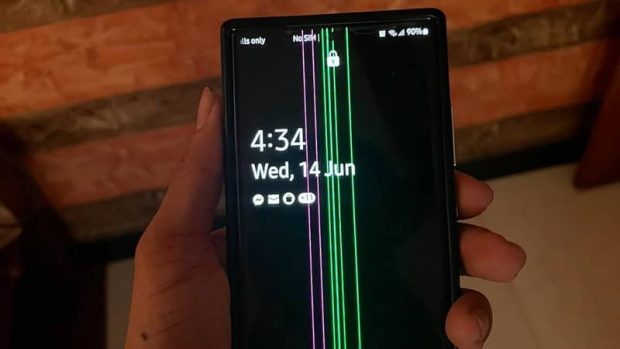 مشکل بروز خط سبز رنگ روی نمایشگر گوشی