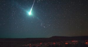 مشاهده تکه درخشان یک دنباله دار در آسمان اروپا