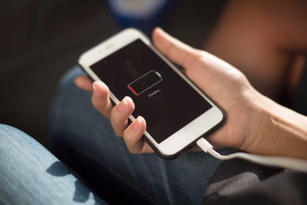 نشانه‌های خرید گوشی جدید - زود خالی کردن شارژ