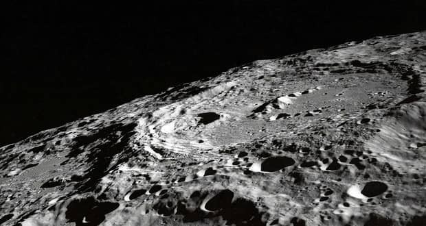 انتقال خاک ماه به زمین