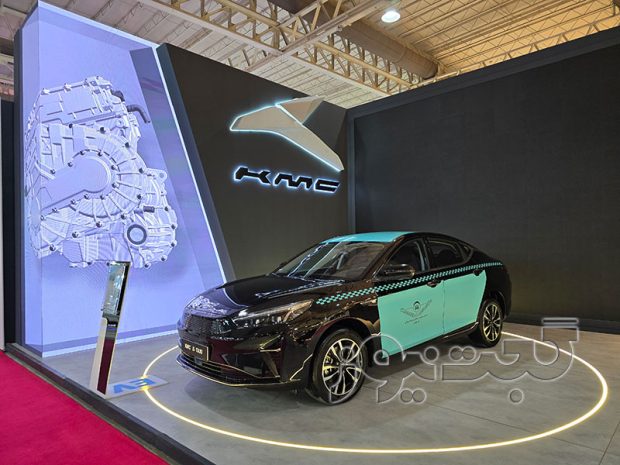 تاکسی برقی کی ام سی کرمان موتور در نمایشگاه تحول صنعت خودرو