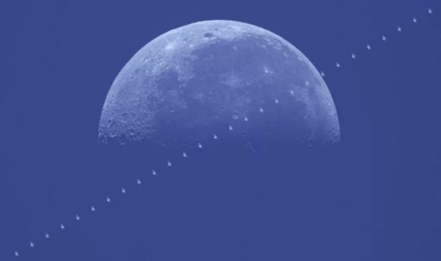 عبور ایستگاه فضایی بین‌المللی از مقابل ماه در روز