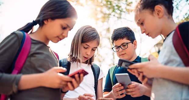 ممنوع شدن گوشی موبایل در مدارس آمریکا