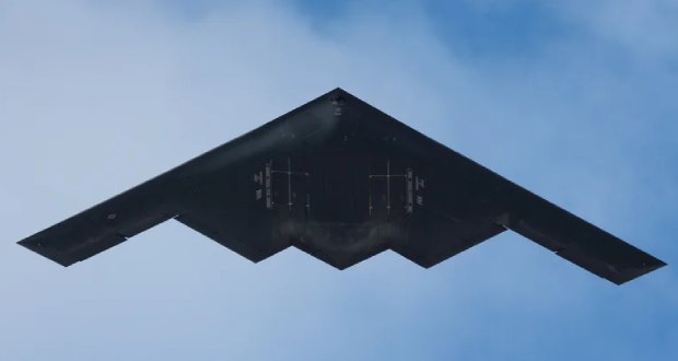 آزمایش بمب افکن B-2