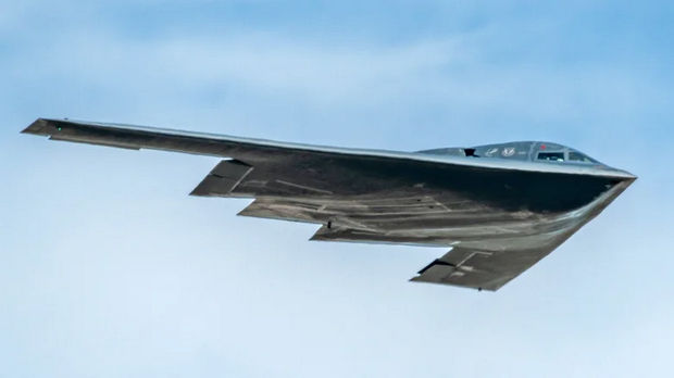 آزمایش بمب افکن B-2