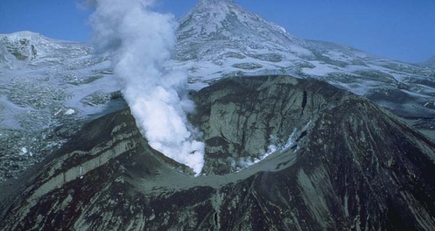 آتشفشان Mount Spurr در آلاسکا