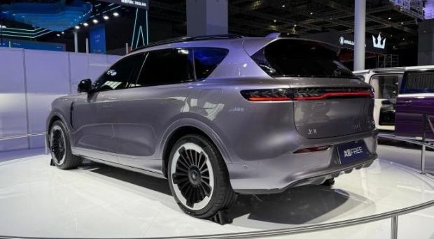 نمای عقب وویا فری پلاس 2025