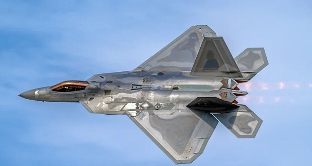 جنگنده F-22 رپتور سایبان طلایی